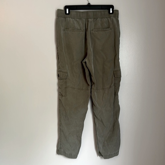 Loft Olive Cargo Pants - Picture 4 of 5